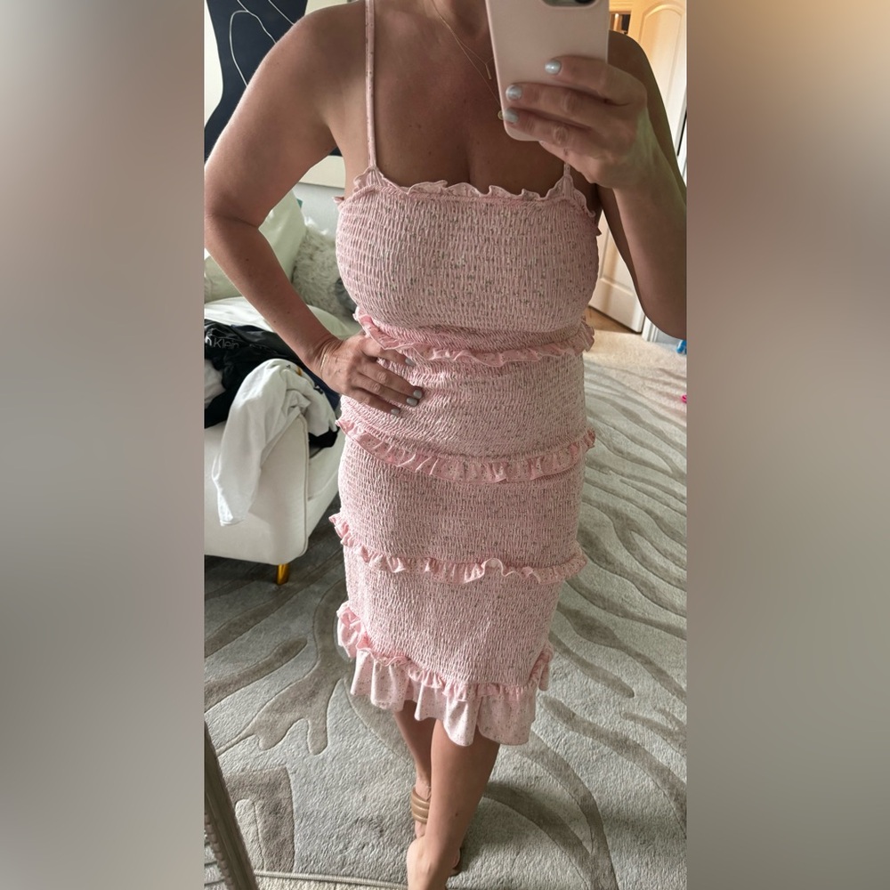 Pink floral stretchy dress.